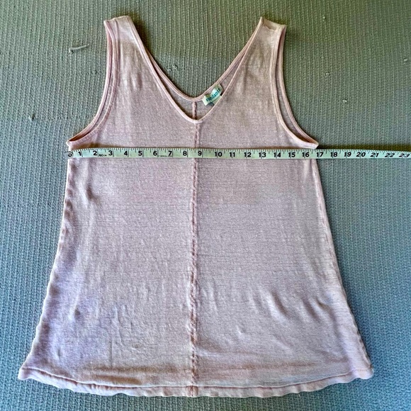 Sundance v-neck sleeveless cotton tank top. - Picture 4 of 4